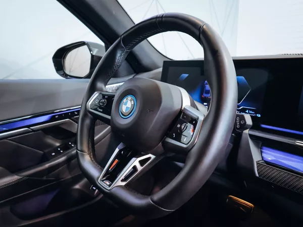 BMW Řada 5 550e xDrive M-sport Touring - foto 26
