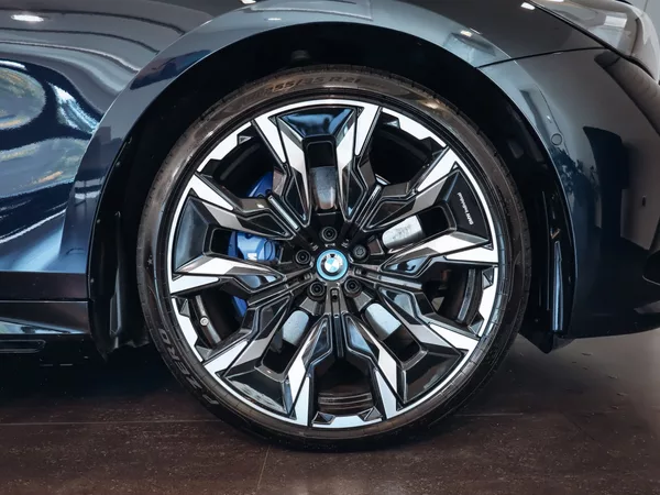 BMW Řada 5 550e xDrive M-sport Touring - foto 34