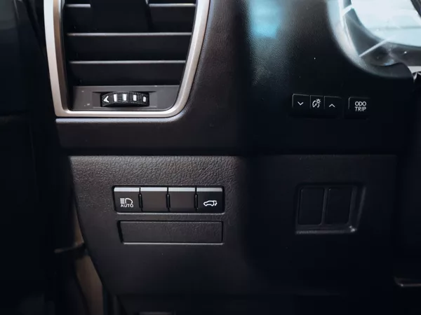 Lexus NX 300 H - foto 10