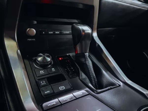 Lexus NX 300 H - foto 17