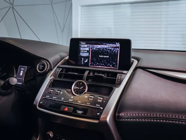 Lexus NX 300 H - foto 21