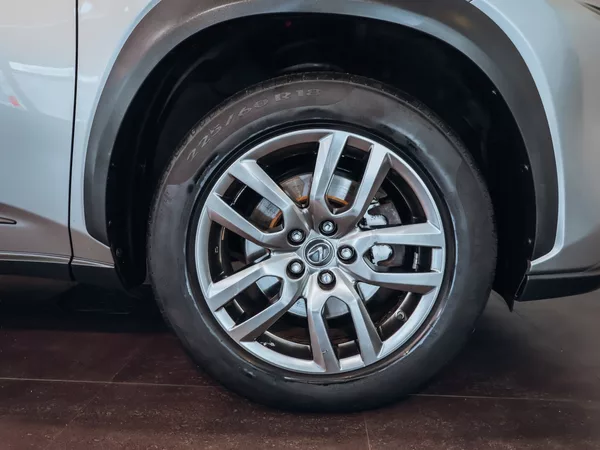 Lexus NX 300 H - foto 27