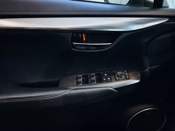 Lexus NX 300 H - foto 9