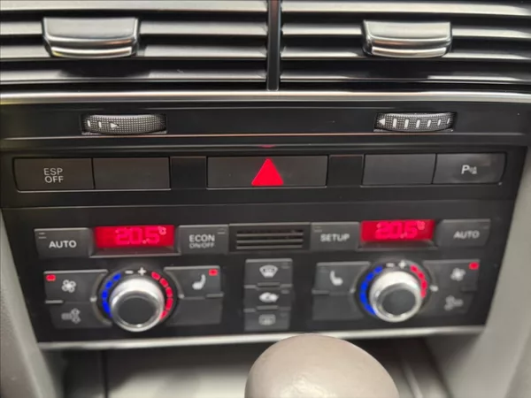 Audi A6 Avant 2,8 i V6 AUT PRAVIDELNÝ - foto 10