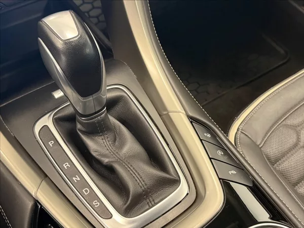 Ford Mondeo 2,0 TDCi Vignale 4x4 AT 132kW - foto 10