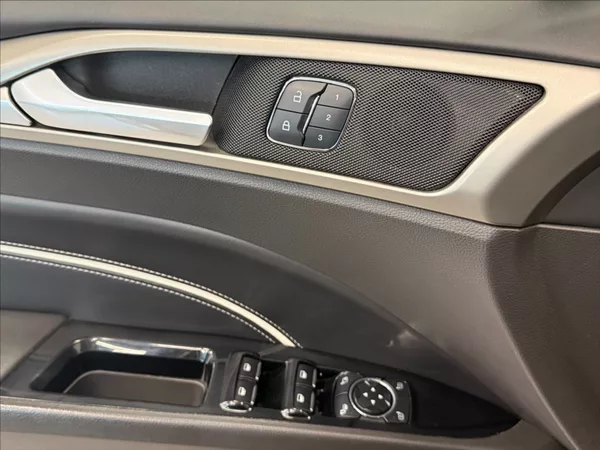 Ford Mondeo 2,0 TDCi Vignale 4x4 AT 132kW - foto 15