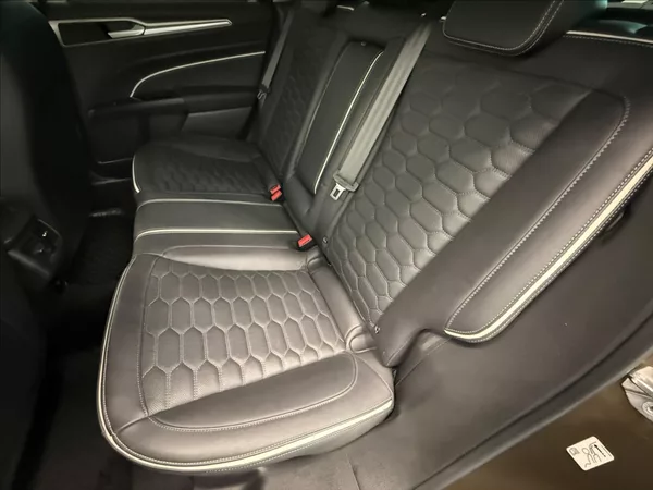 Ford Mondeo 2,0 TDCi Vignale 4x4 AT 132kW - foto 18