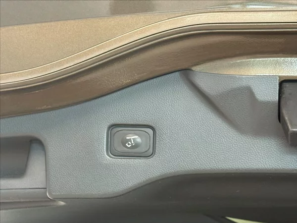 Ford Mondeo 2,0 TDCi Vignale 4x4 AT 132kW - foto 21