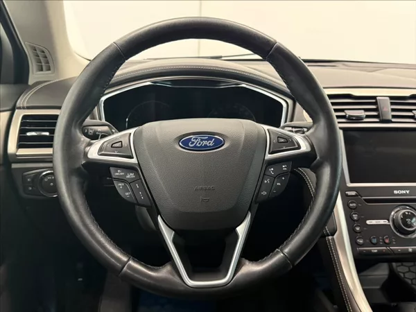 Ford Mondeo 2,0 TDCi Vignale 4x4 AT 132kW - foto 8