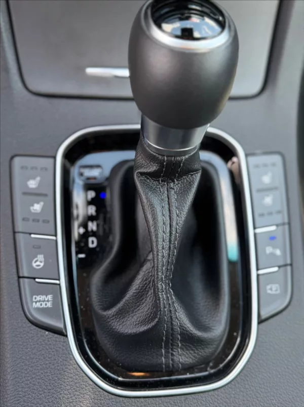 Hyundai i30 1,6 CRDI STYLE PREMIUM AT - foto 9