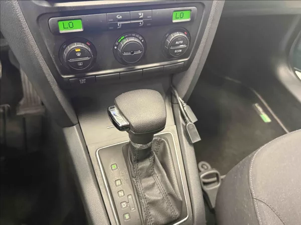 Škoda Octavia 1,6 FSI 85kW AUTOMAT - foto 15