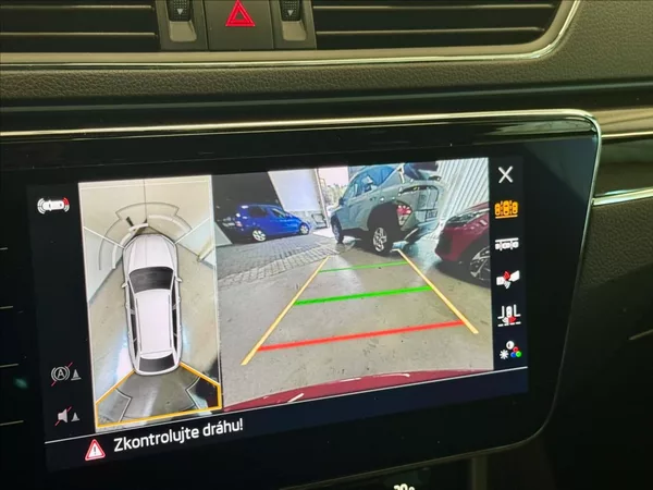 Škoda Superb 2,0 TDI COMBI DSG L&K 147KW - foto 10