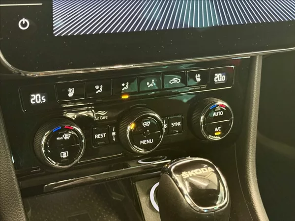 Škoda Superb 2,0 TDI COMBI DSG L&K 147KW - foto 13