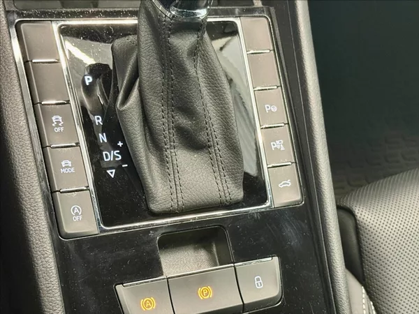 Škoda Superb 2,0 TDI COMBI DSG L&K 147KW - foto 16