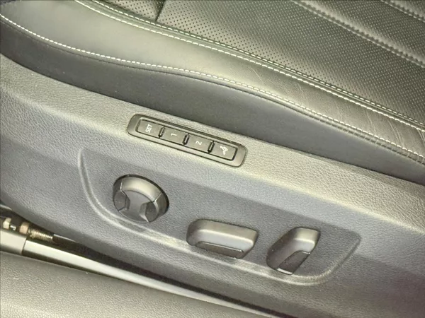 Škoda Superb 2,0 TDI COMBI DSG L&K 147KW - foto 17
