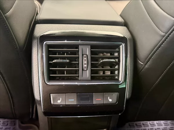 Škoda Superb 2,0 TDI COMBI DSG L&K 147KW - foto 18