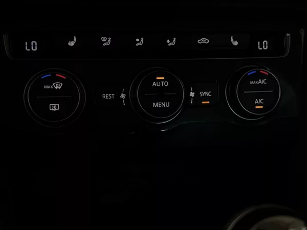 Volkswagen Tiguan 1,5 TSI NAVIGACE - foto 23