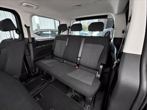 Hyundai Staria 2,2 130 KW COMFORT - foto 12