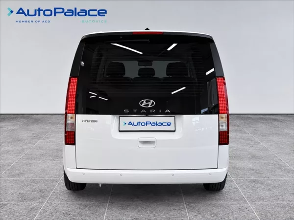 Hyundai Staria 2,2 130 KW COMFORT - foto 4