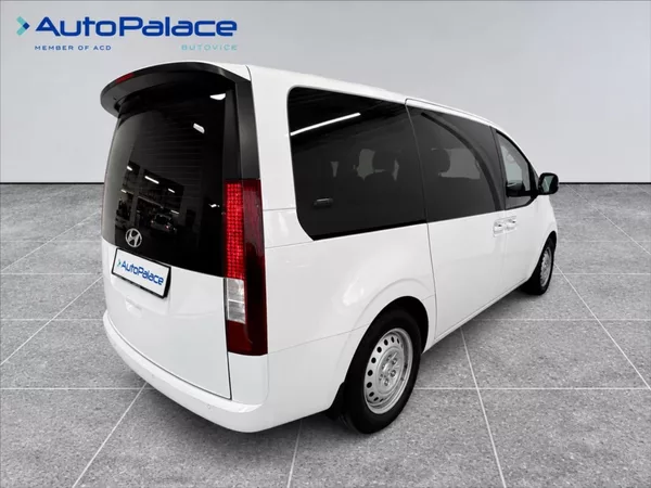 Hyundai Staria 2,2 130 KW COMFORT - foto 5