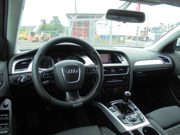Audi A4 1.8 TFSI- NAVIGACE- ALU KOLA - foto 8