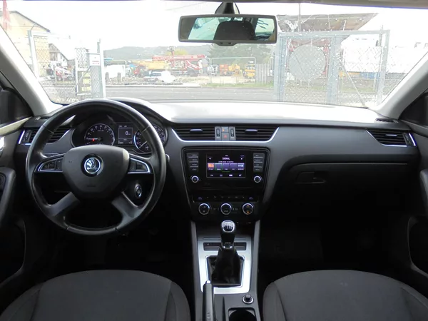 Škoda Octavia 2.0TDI-110 KW -ČR-ALU-SERVISKA - foto 9