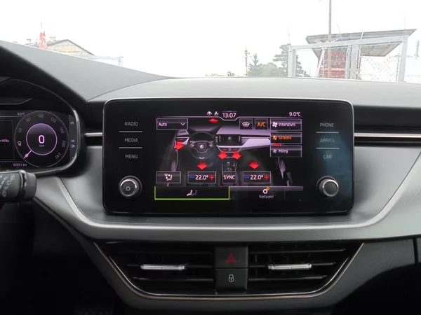 Škoda Scala 1.0 TSI-SUPER VÝBAVA-SERVISKA - foto 14