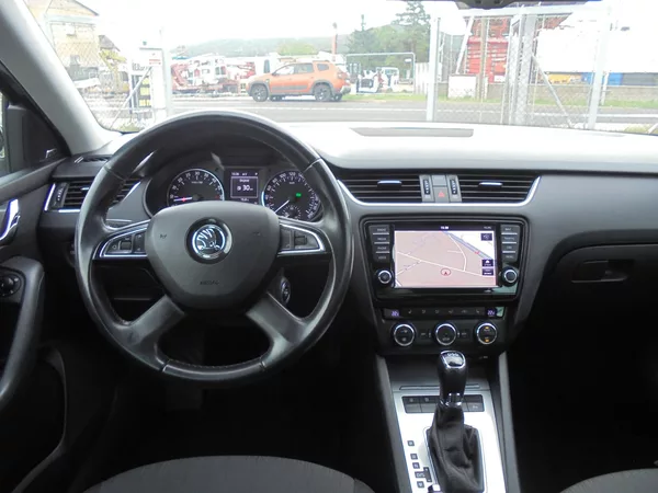 Škoda Octavia 1.6TDI-77KW DSG-NAVIGACE-TAŽNÉ - foto 9