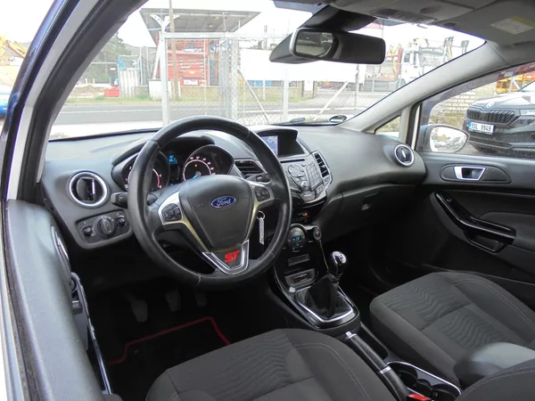 Ford Fiesta 1.6 TDCI-NAVIGACE-SUPER VÝBAVA - foto 8