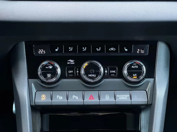 Škoda Karoq 2.0TDI DSG4x4 Sportline TZ DPH - foto 14