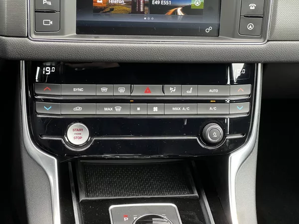 Jaguar XF 3.0 Aut. 380HP! S AWD Edition - foto 13