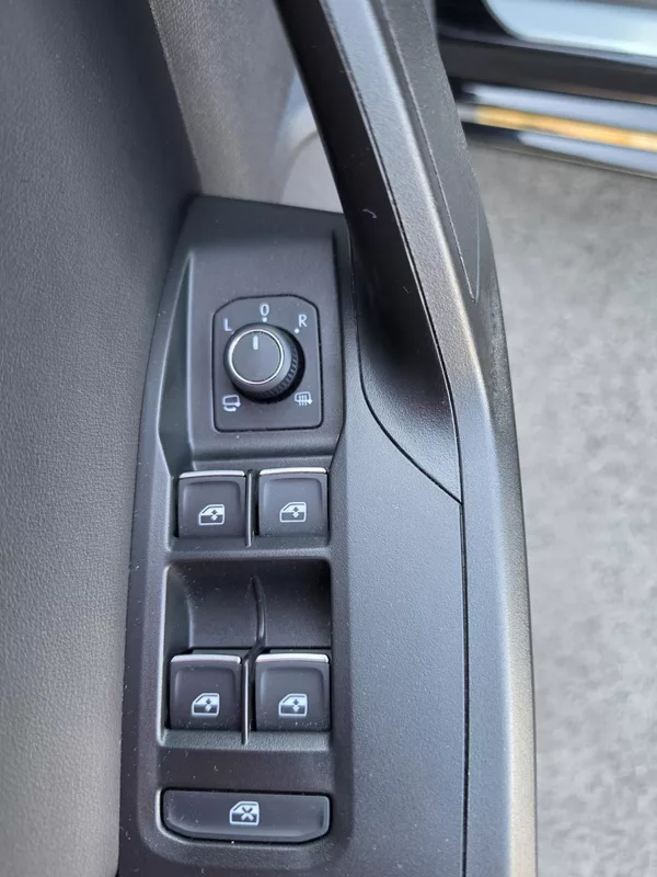 Seat Leon 2.0TDI DSG FR-Line Matrix DPH - foto 21