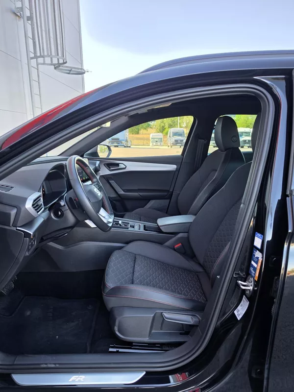 Seat Leon 2.0TDI DSG FR-Line Matrix DPH - foto 7