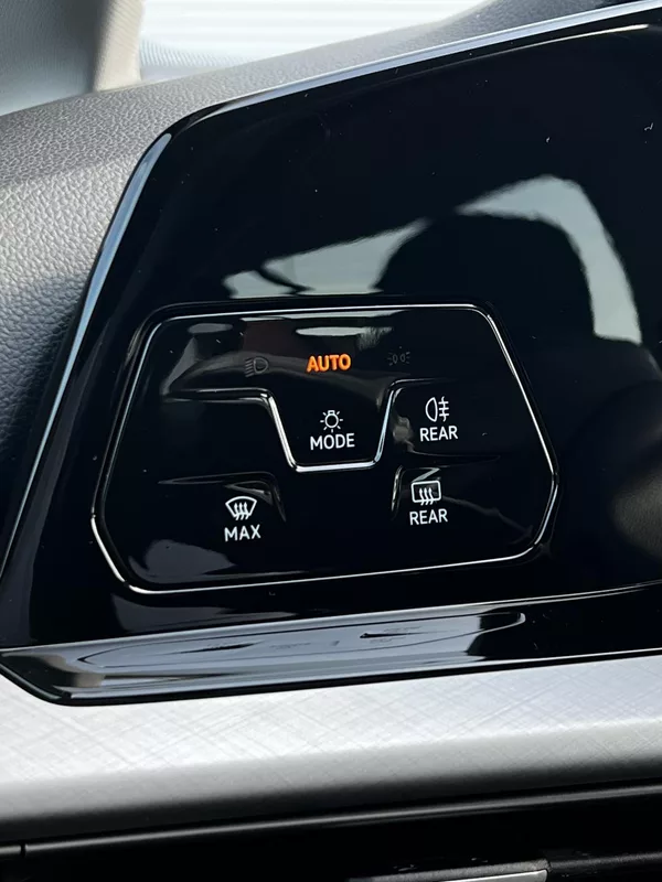 Volkswagen Golf 1.5TSI 110kW DSG LED ACC - foto 19