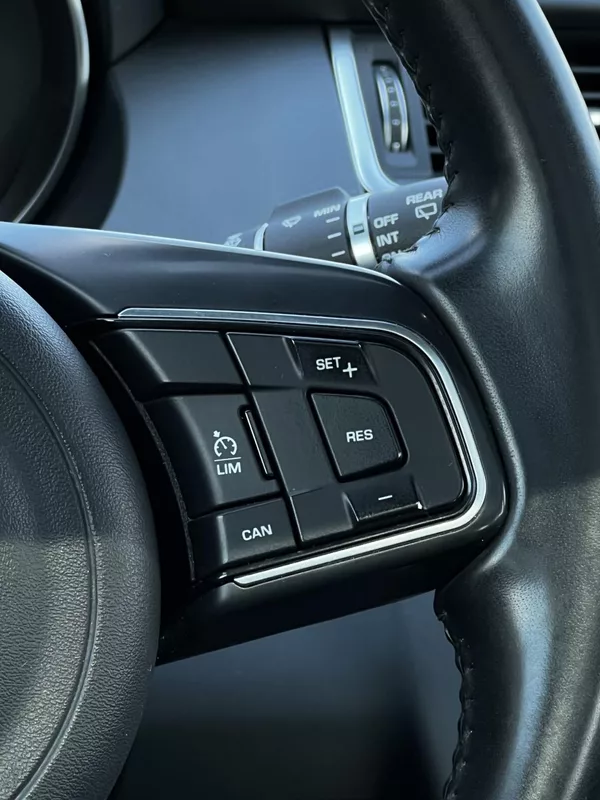 Jaguar E-Pace 2.0T 147kW AWD 1.Maj Panorama - foto 11