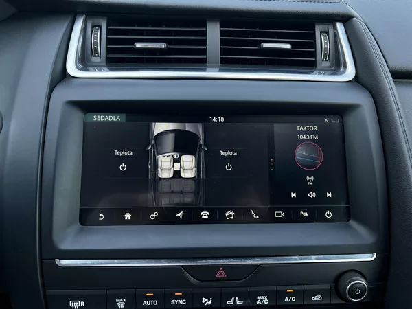 Jaguar E-Pace 2.0T 147kW AWD 1.Maj Panorama - foto 15