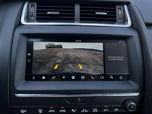 Jaguar E-Pace 2.0T 147kW AWD 1.Maj Panorama - foto 17
