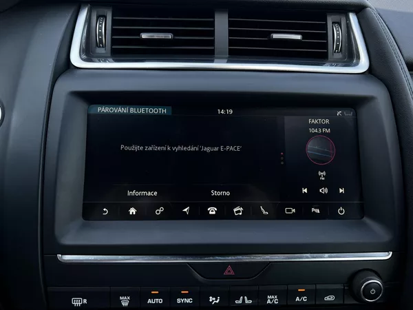 Jaguar E-Pace 2.0T 147kW AWD 1.Maj Panorama - foto 18