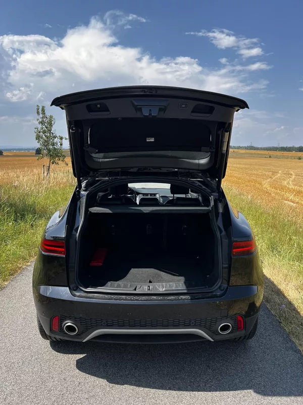 Jaguar E-Pace 2.0T 147kW AWD 1.Maj Panorama - foto 23