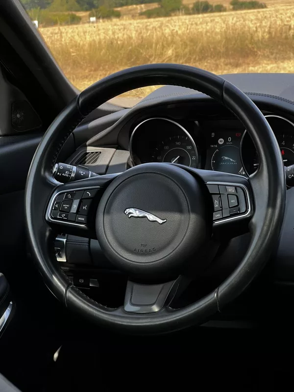 Jaguar E-Pace 2.0T 147kW AWD 1.Maj Panorama - foto 8