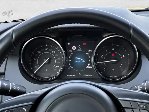 Jaguar E-Pace 2.0T 147kW AWD 1.Maj Panorama - foto 9