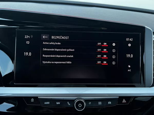 Opel Grandland 1.6PHEV Sport GSLine 165kW DPH - foto 18