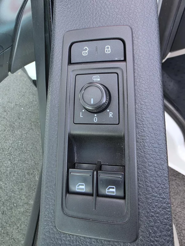 Volkswagen Transporter 2.0TDI 75KW 1.Maj DPH - foto 16