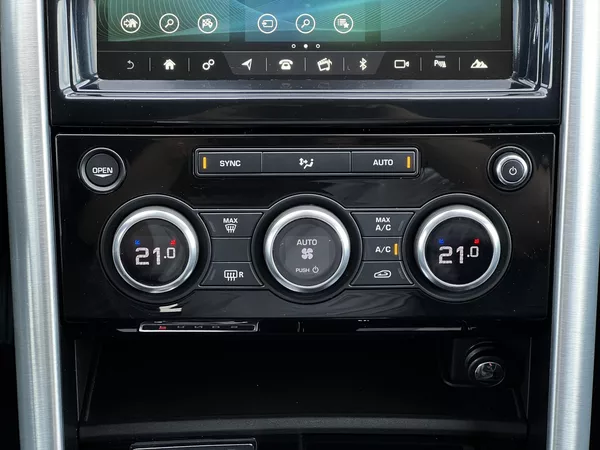 Land Rover Discovery 2.0SD4 177kW LUXURY 7-Míst TZ - foto 15