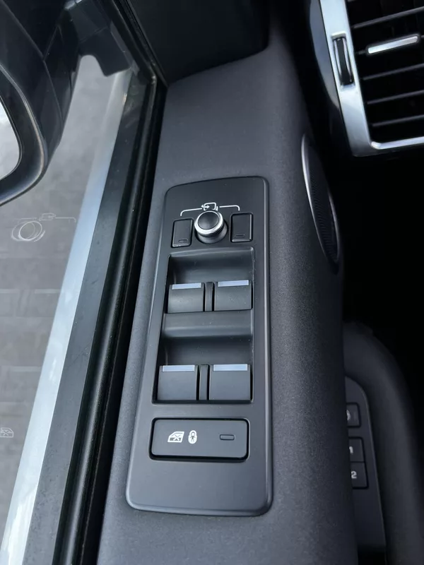 Land Rover Discovery 2.0SD4 177kW LUXURY 7-Míst TZ - foto 19