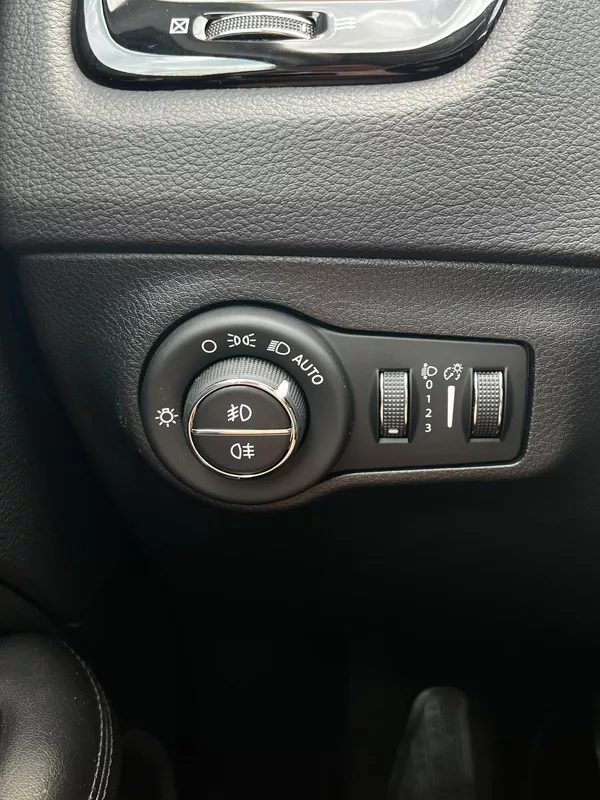 Jeep Compass 1.4 MultiAir 103kW Night Eagle - foto 18