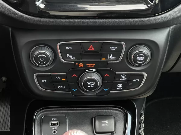 Jeep Compass 1.4 MultiAir 103kW Night Eagle - foto 6