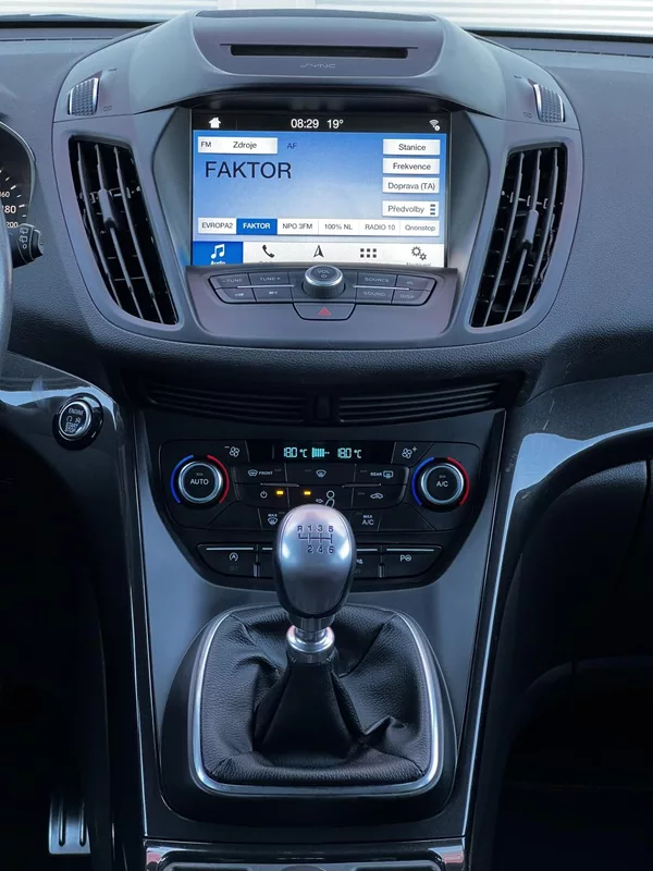 Ford Kuga 1.5 EcoBoost ST Line TZ - foto 12