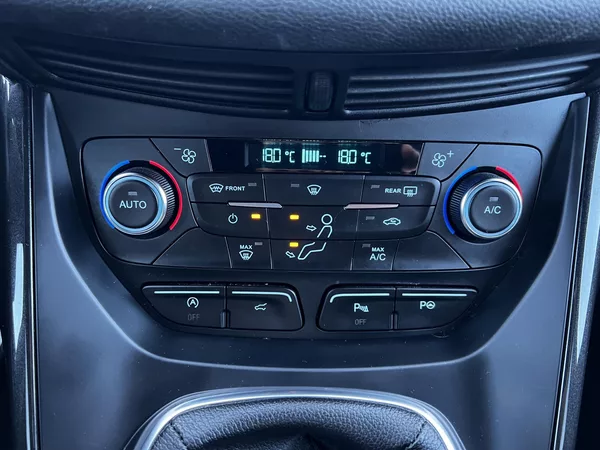 Ford Kuga 1.5 EcoBoost ST Line TZ - foto 13