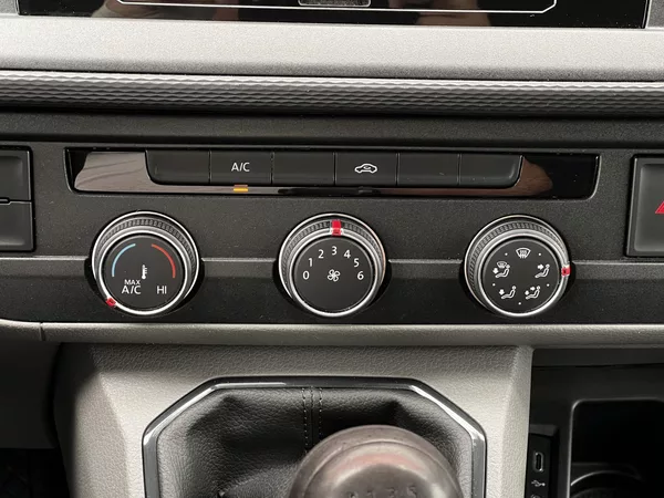 Volkswagen Transporter 2.0TDI 81kW 1.Maj DPH - foto 12